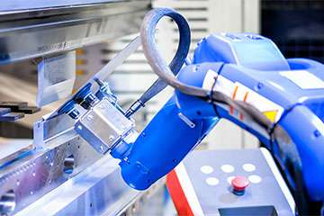 钣金行业资讯-采用机器人钣金折弯，钣金加工行业已经不再需要大批量的尺寸来使用机器人折弯机-乐竟网页版入口-乐竟online(中国)